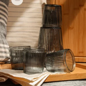 Set de Botella y Vasos x4 de Vidrio Acanalado Ahumado