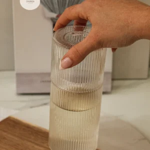 Botella con Tapa de Vaso Acanalada