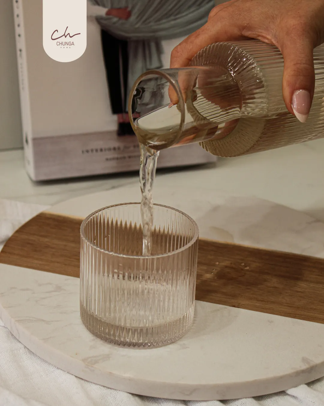 Botella con Tapa de Vaso Acanalada - Image 3