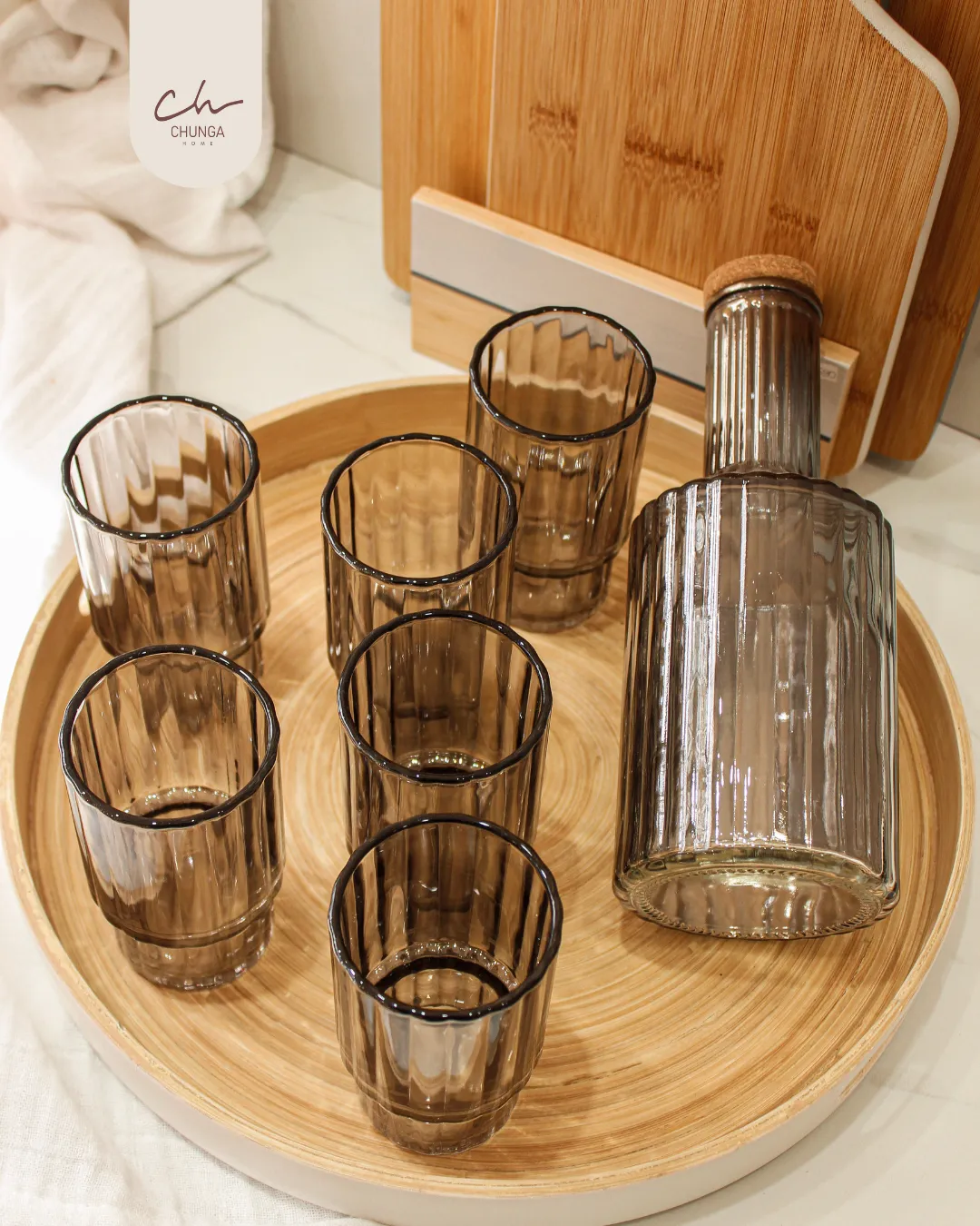 Set de Botella y Vasos x6 de Vidrio Ahumado - Image 2