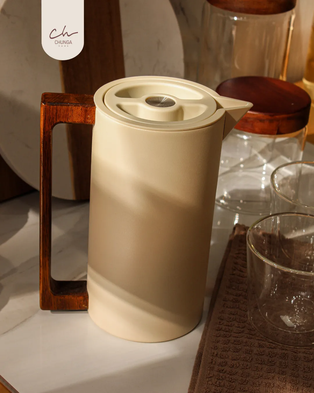 Jarra Térmica Minimalista con Asa de Madera 1LT