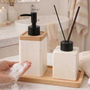 Set de Baño En Cerámica C/ Detalles en Bambú