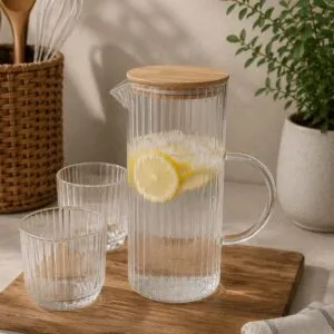 Jarra De Vidrio Con Rayas Verticales Con Tapa De Bambú 1250ml